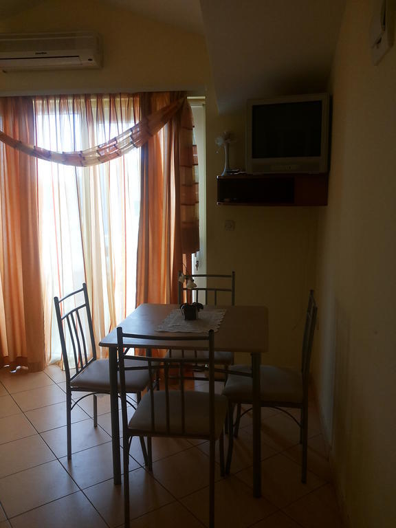 Apartments Villa Dalmatina Vodice Quarto foto